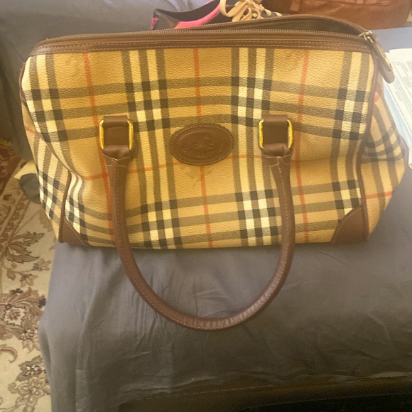 Authentic Burberry bag.Good condition - Picture 1 of 1